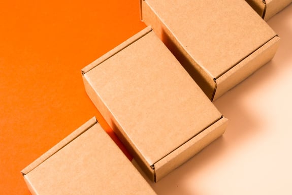 Explore profitable subscription box niches such as clothing and food. Learn how Smart Warehousing can help your subscription business succeed.